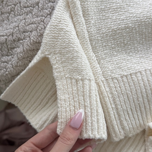 NWT Abercrombie & Fitch Knit Sweater - Picture 5 of 6